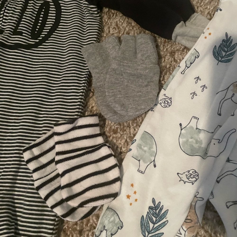 Onesie bundle - Picture 4 of 5